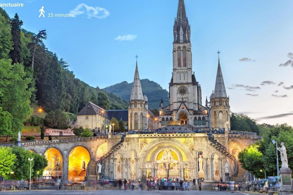 Foucault - Appartements - Au Coeur De Lourdes Esterno foto